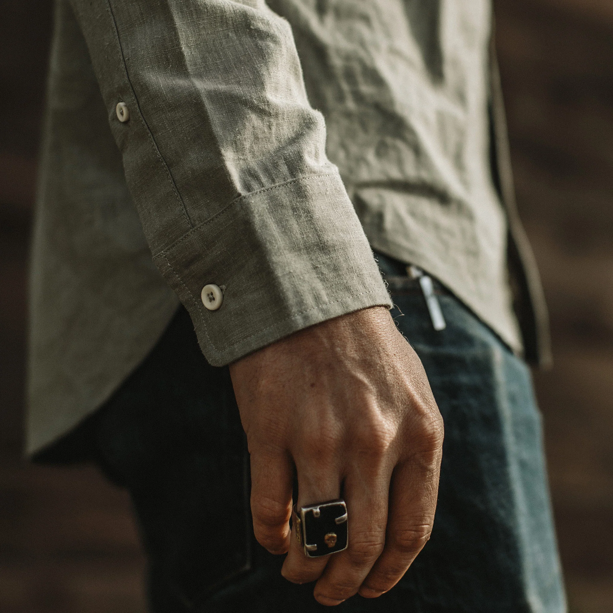 The California in Olive Hemp Poplin - Image 5