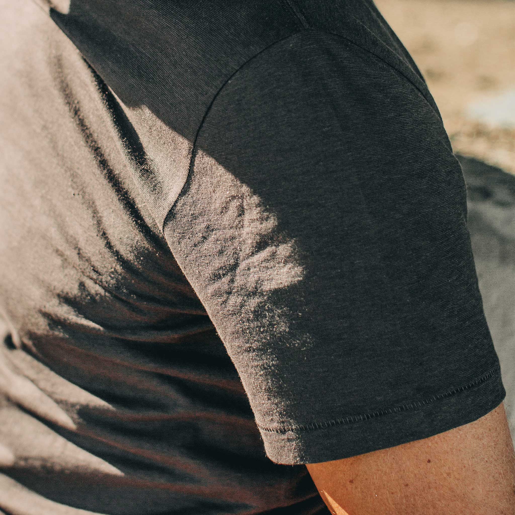 The Cotton Hemp Tee in Charcoal - Image 4