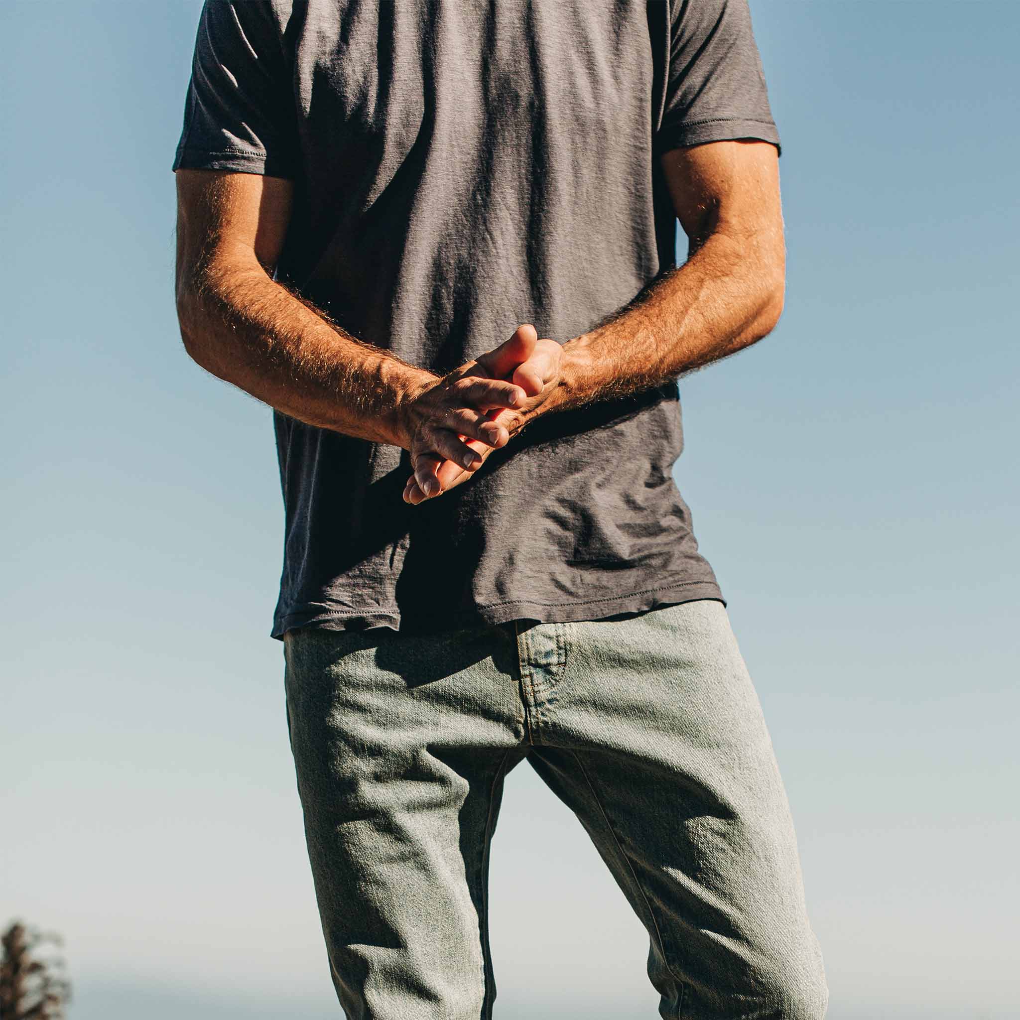 The Cotton Hemp Tee in Navy - Image 3